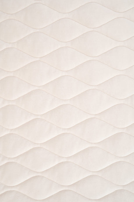 VARM ELFENBENSVIT MAGIC VELVET 3D – QUILTAD VELOUR MED BLADMÖNSTER