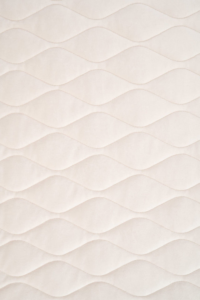 VARM ELFENBENSHVID MAGIC VELVET 3D – QUILTET VELOUR MED BLADMØNSTER