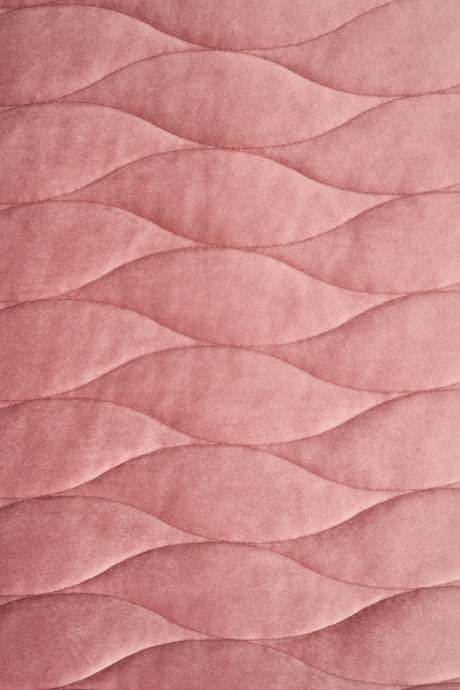 DAMMIG GAMMALROSA MAGIC VELVET 3D – QUILTAD VELOUR MED VÅGMÖNSTER