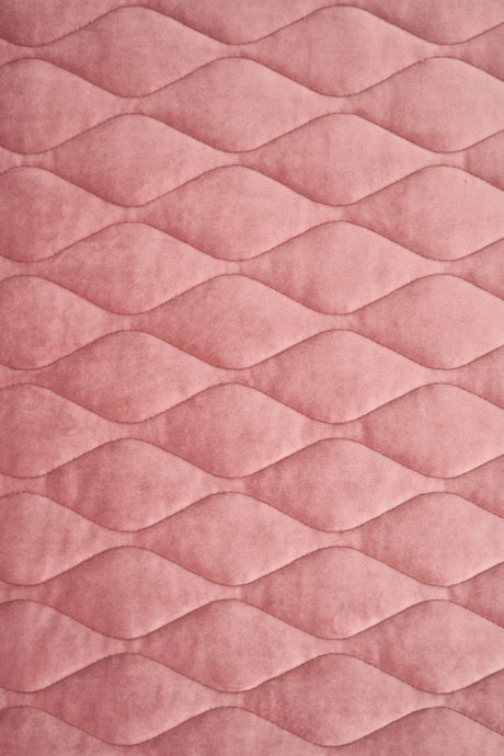 DAMMIG GAMMALROSA MAGIC VELVET 3D – QUILTAD VELOUR MED BLADMÖNSTER