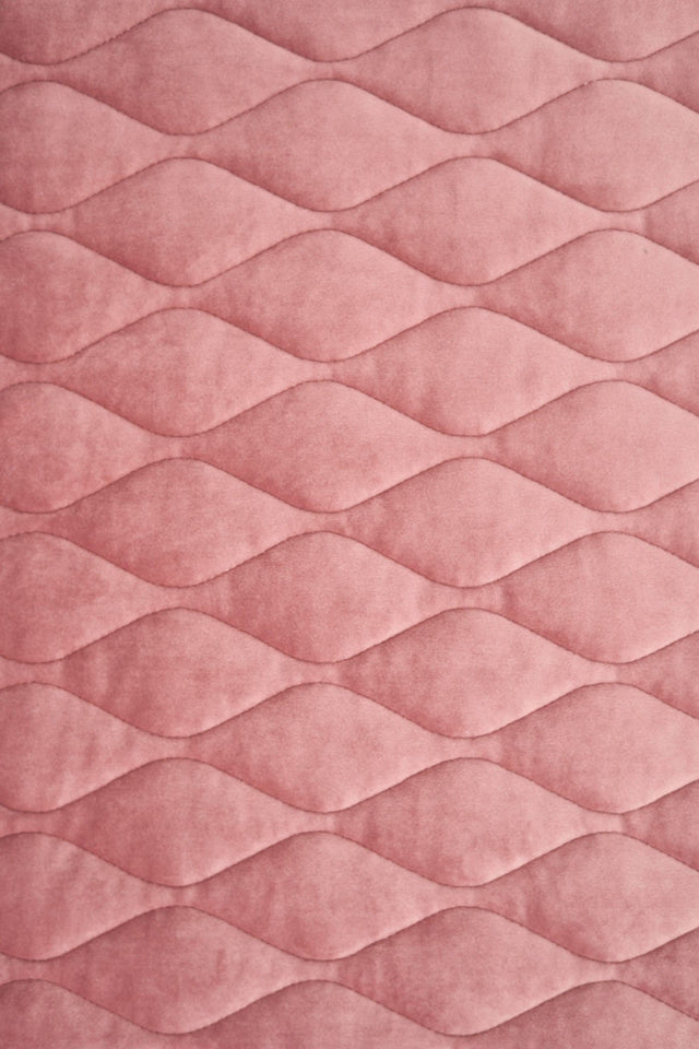 STØVET GAMMELROSA MAGIC VELVET 3D – QUILTET VELOUR MED BLADMØNSTER
