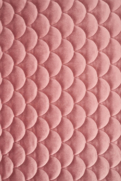 DAMMIG GAMMALROSA MAGIC VELVET 3D – QUILTAD VELOUR MED FJÄLLMÖNSTER