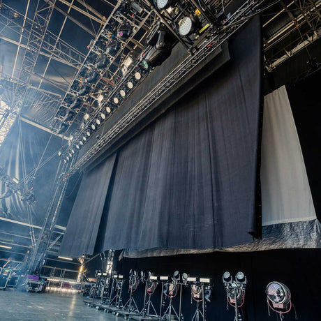 HVID BRANDHÆMMENDE SCENE MOLTON – 300 CM, 300 g/m² & MAT, LYS-/LYDABSORBERENDE