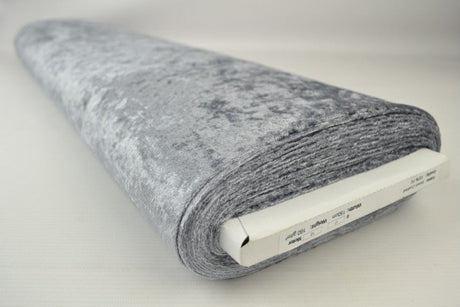 GRÅ KROSSAD VELOUR – STICKAD, STRETCHIG & GLANSFULLT FALL