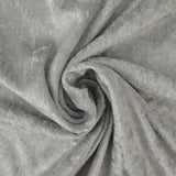 SØLVGRÅ NERVØS VELOUR – STRIKKET, STRÆKBAR & GLANSFULDT FALD