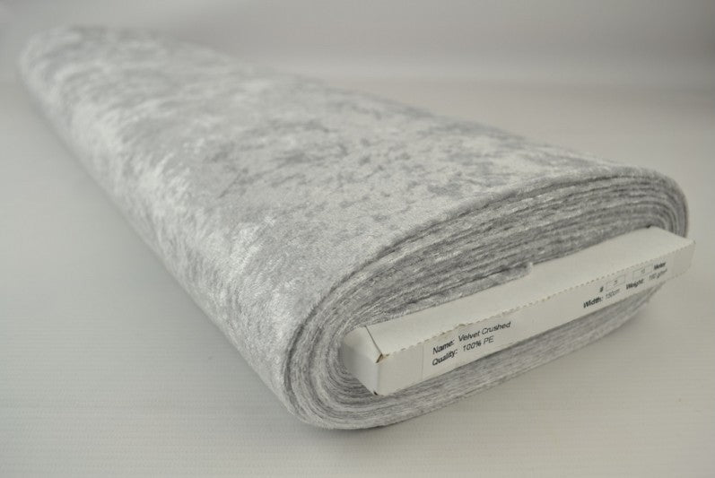 SØLVGRÅ NERVØS VELOUR – STRIKKET, STRÆKBAR & GLANSFULDT FALD