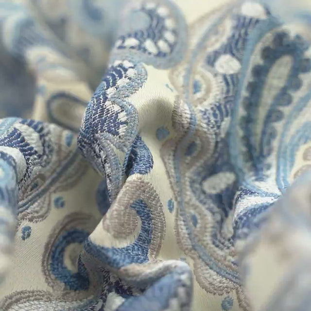 RUBINRØD PAISLEY PÅ SORT BOMBAJ JACQUARD MØBELSTOF – PAISLEY-MØNSTER