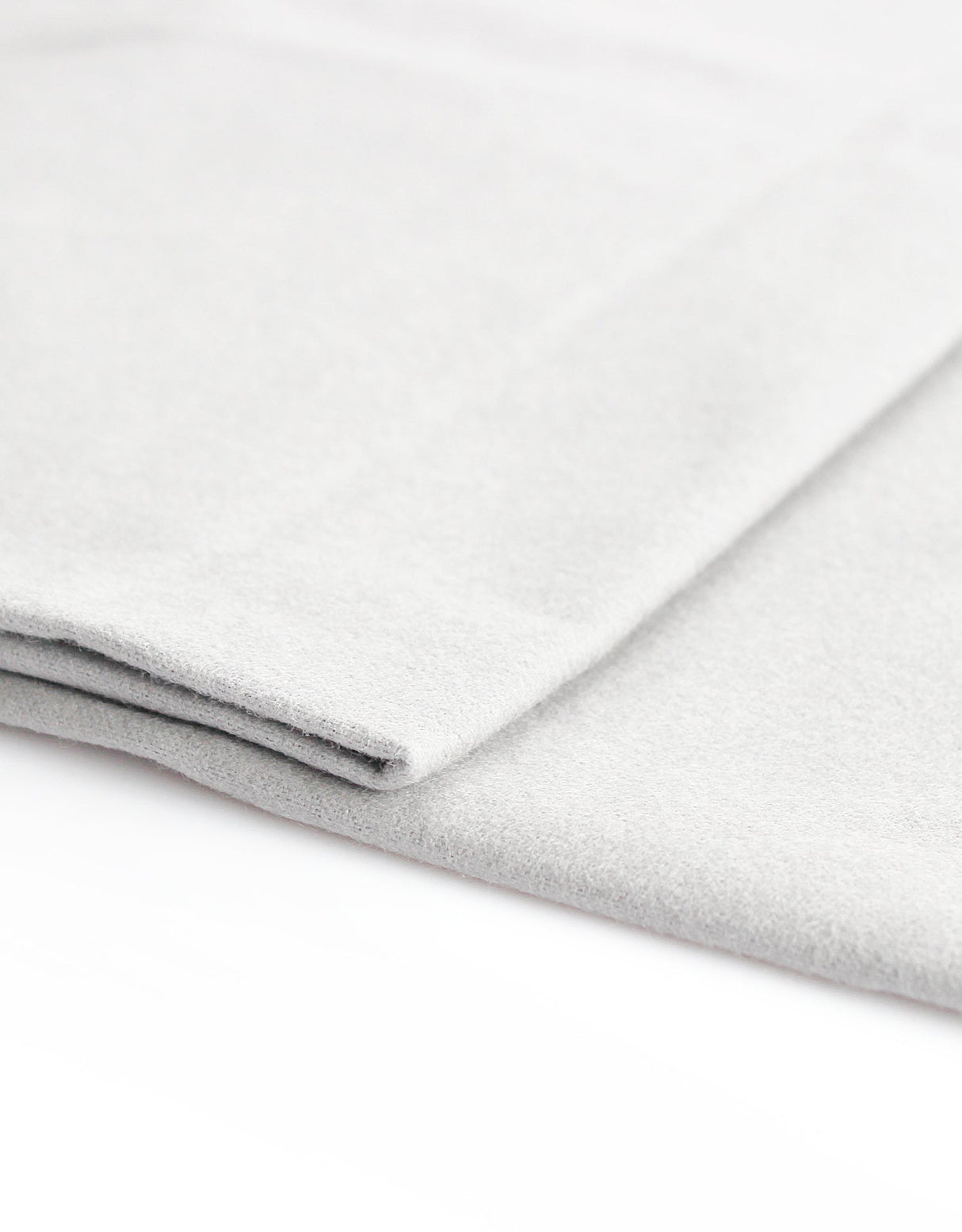 VIT BRANDFÖRHINDRANDE SATIN MOLTON – 300 CM, LJUS- & LJUDDÄMPANDE