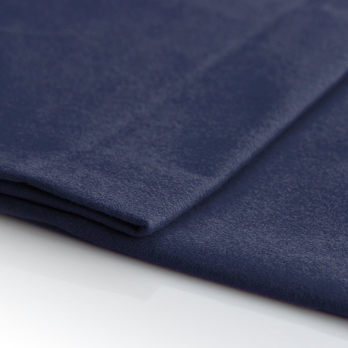 MØRKEBLÅ BRANDHÆMMENDE SATIN MOLTON – 300 CM, LYS- & LYDABSORBERENDE