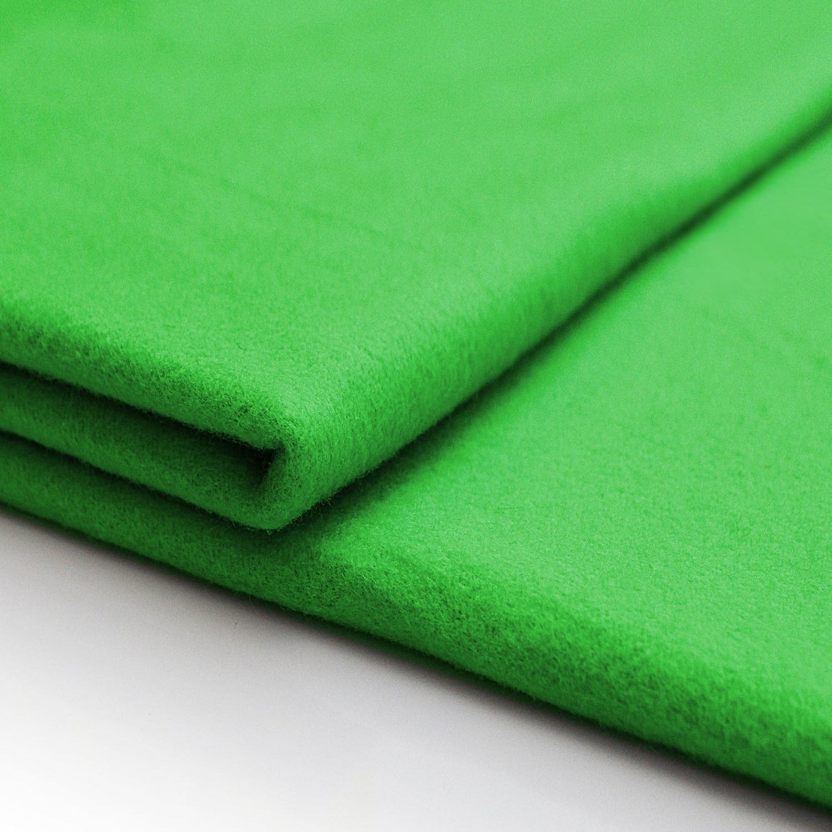 GREEN SCREEN BRANDHÆMMENDE SCENE MOLTON – 300 CM, 300 g/m² & MAT, LYS-/LYDABSORBERENDE