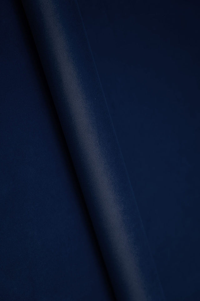 DYB MARINEBLÅ SMART VELVET MØBELVELOUR – SLIDSTÆRK & PETPROOF