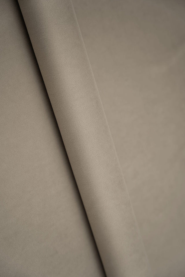 VARM GRÅBEIGE SMART VELVET MØBELVELOUR – SLIDSTÆRK & PETPROOF