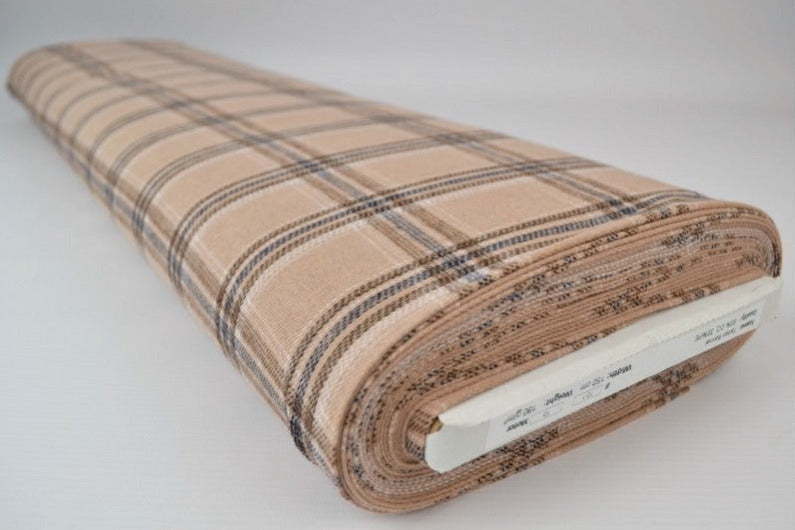 BEIGE SKOTSKTERNET FLANNEL M. SORTE OG BLÅ LINJER