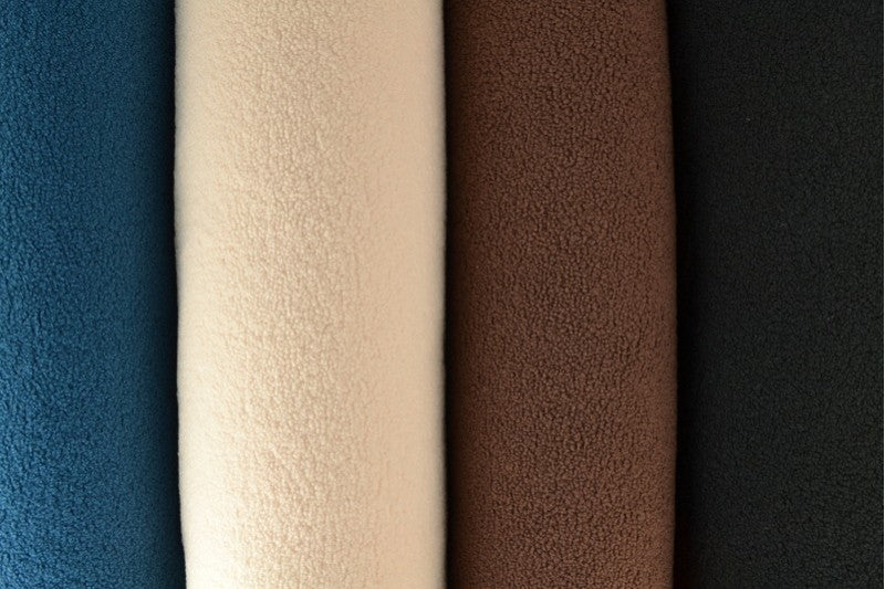 BEIGE TEDDY STOF MED STRÆK – BLØDT & VARMEISOLERENDE