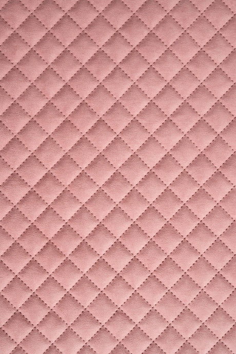 MJUK KORALLROSA UTTARIO VELVET 3D – QUILTAD VELOUR MED RUTMÖNSTER