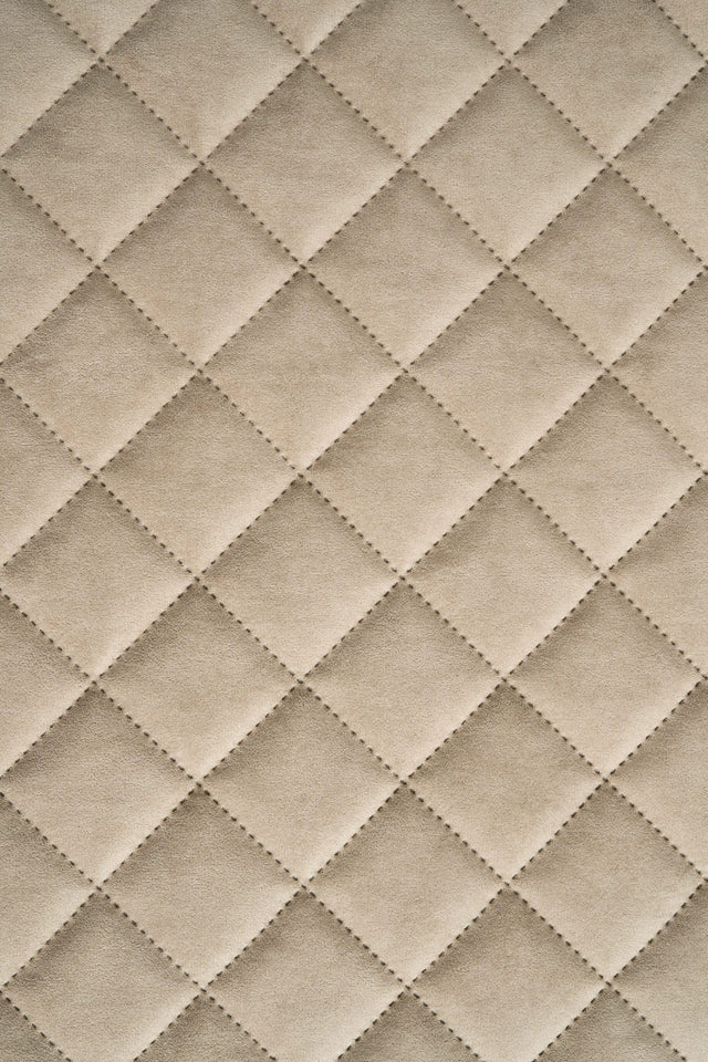 LUN KLITBEIGE UTTARIO VELVET 3D – QUILTET VELOUR MED VIFTEMØNSTER