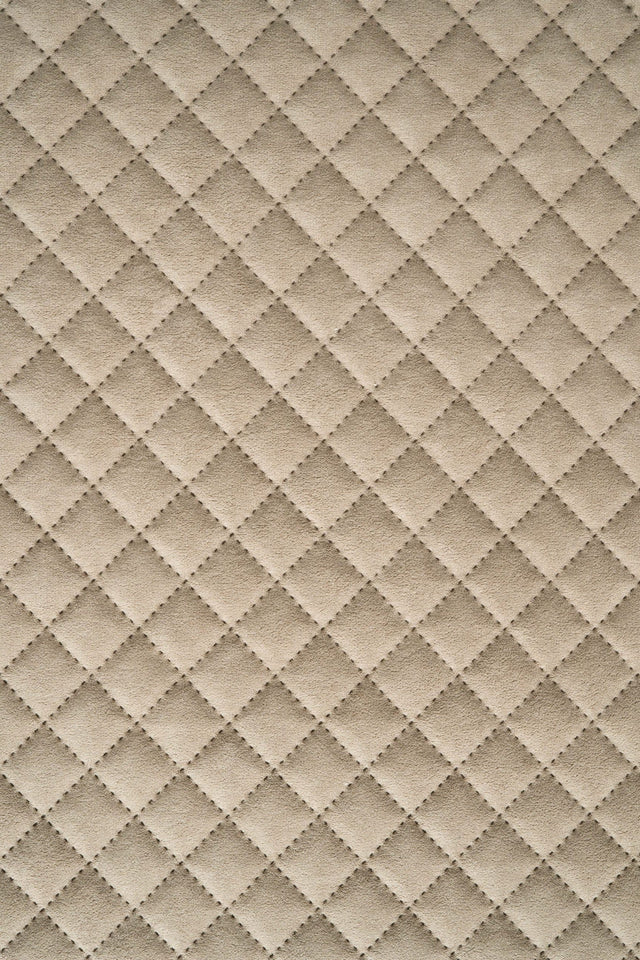 LUN KLITBEIGE UTTARIO VELVET 3D – QUILTET VELOUR MED RUDEMØNSTER