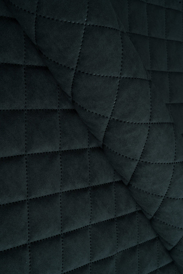 MØRK GRAFITSORT UTTARIO VELVET 3D – QUILTET VELOUR MED VIFTEMØNSTER