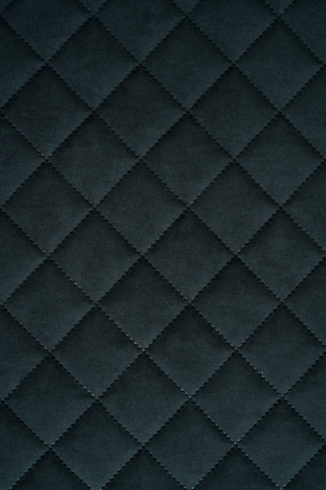 MÖRK GRAFITSVART UTTARIO VELVET 3D – KVILTAD VELOUR MED SOLFJÄDERSMÖNSTER
