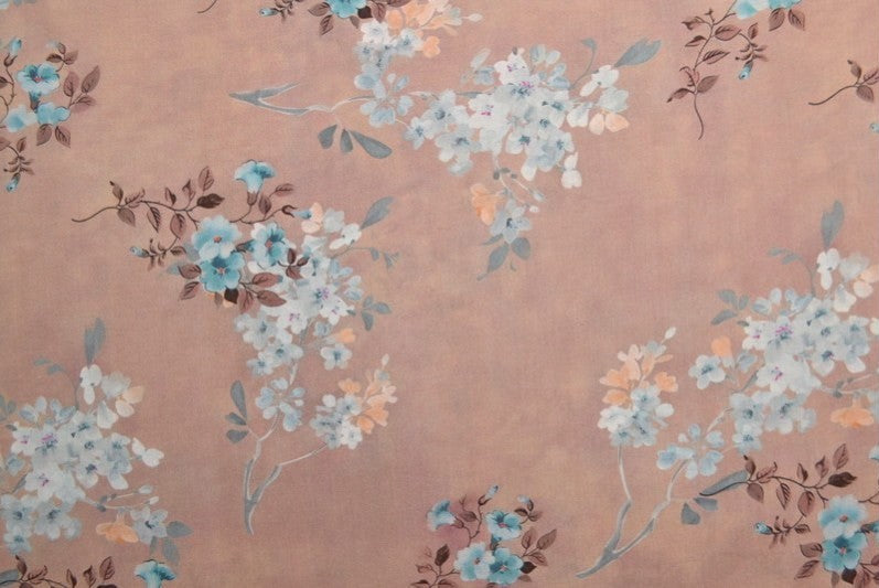 VINTAGE ROSA VISKOSE STOF MED LYSE BLOMSTER – LET FALD & ELEGANT MAT GLANS