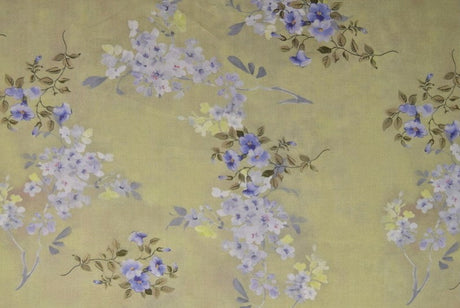 VINTAGE GRØNT VISKOSE STOF MED LILLA BLOMSTER – LET FALD & ELEGANT MAT GLANS