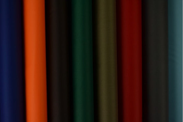 GRÖN LÄTT VATTENTÄT POLYESTER – SLITSTARK & SNABBTORKANDE