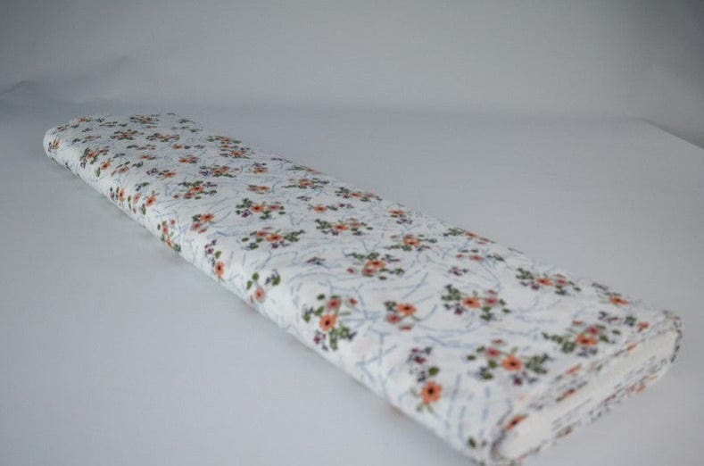 G&M Bomuldspoplin HVID BOMULDSPOPLIN MED FORSKELLIGE BLOMSTER